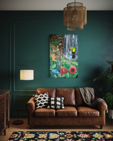 Braunes Ledersofa vor grünem Wand, dekoriert mit Kissen und einem farbenfrohen Gemälde.