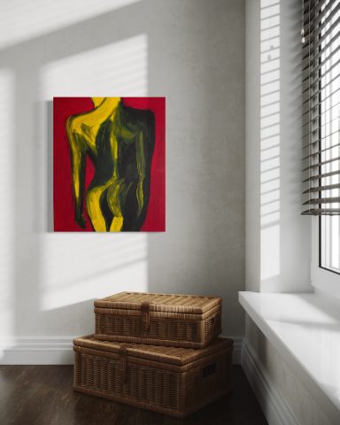 Modernes Kunstwerk mit gelb-grüner Figur auf rotem Hintergrund in hellem Raum.