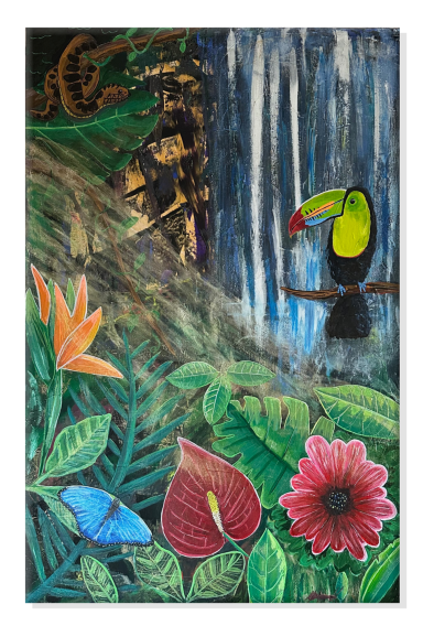 Bunte tropische Pflanzen, ein Tukan und ein Wasserfall im Hintergrund.