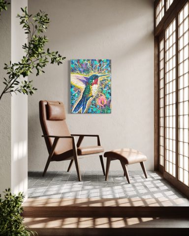 Ein moderner Sessel mit Pouf, neben einer bunten Wandkunst, in einem hellen Raum.