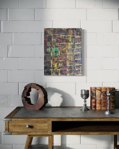 Holztisch mit Skulptur, Buchreihe und Weinkelch vor einer bemalten Wand.